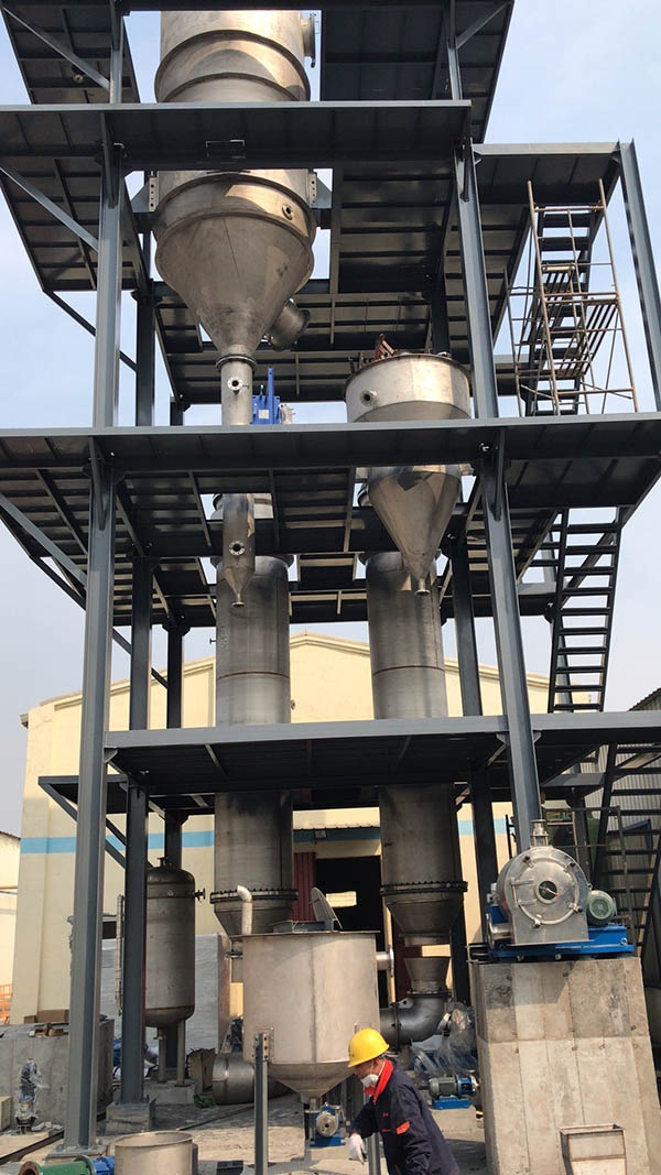 硫酸鈉結(jié)晶器安裝現(xiàn)場 硫酸鈉結(jié)晶器安裝現(xiàn)場